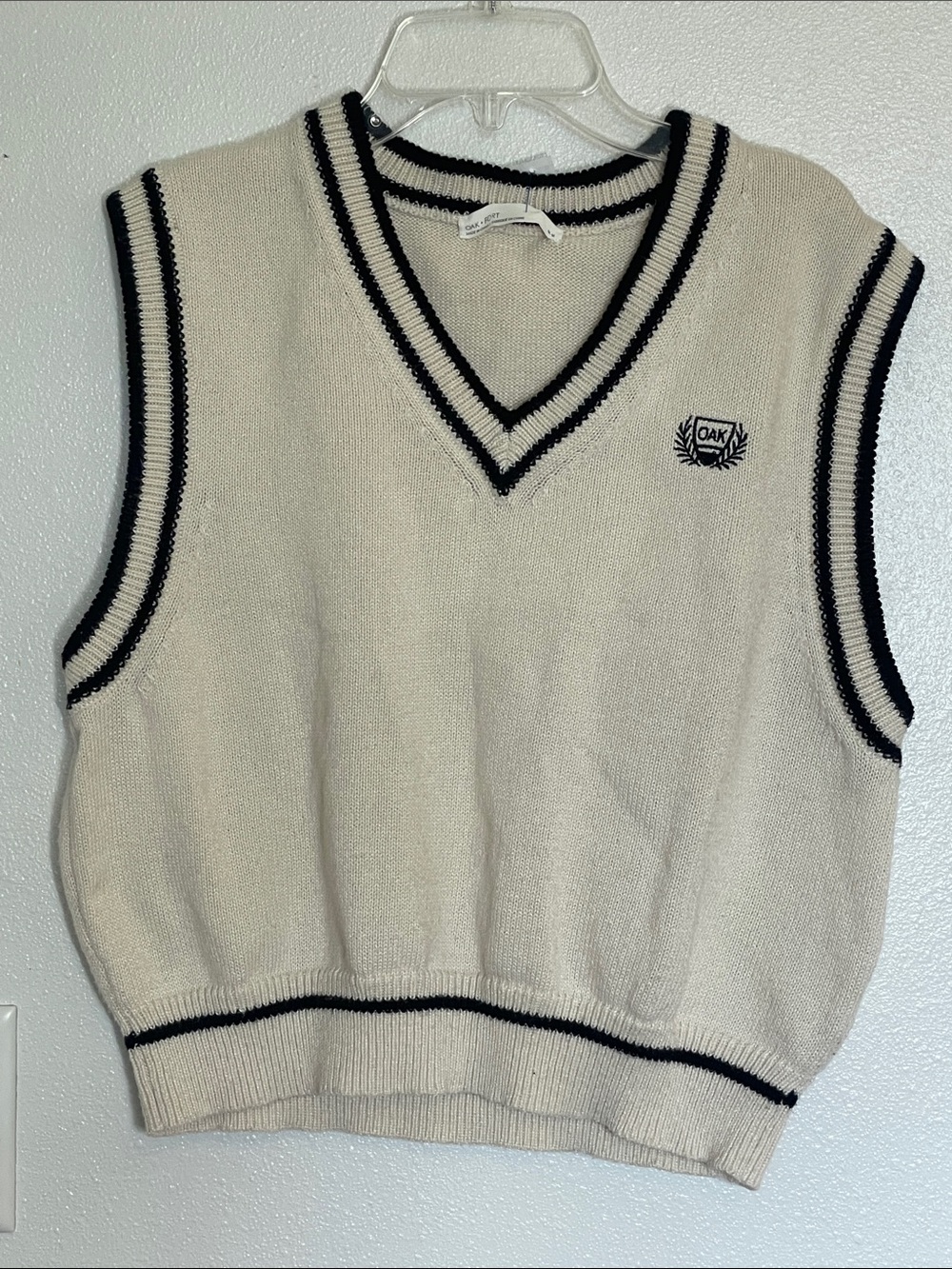 OAK Cream and Black V-Neck Sweater Vest
